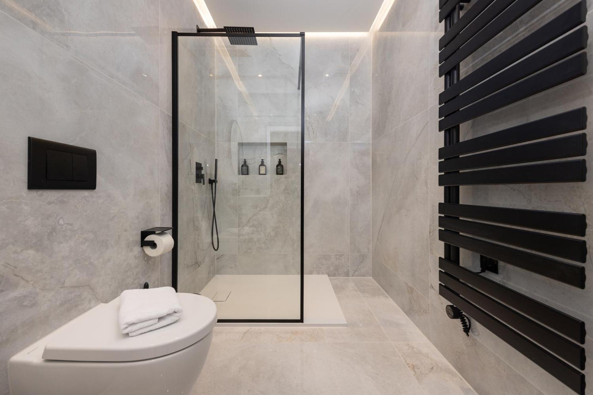 120sqm & 5-room Luxury With 2 Bathrooms * Berlin