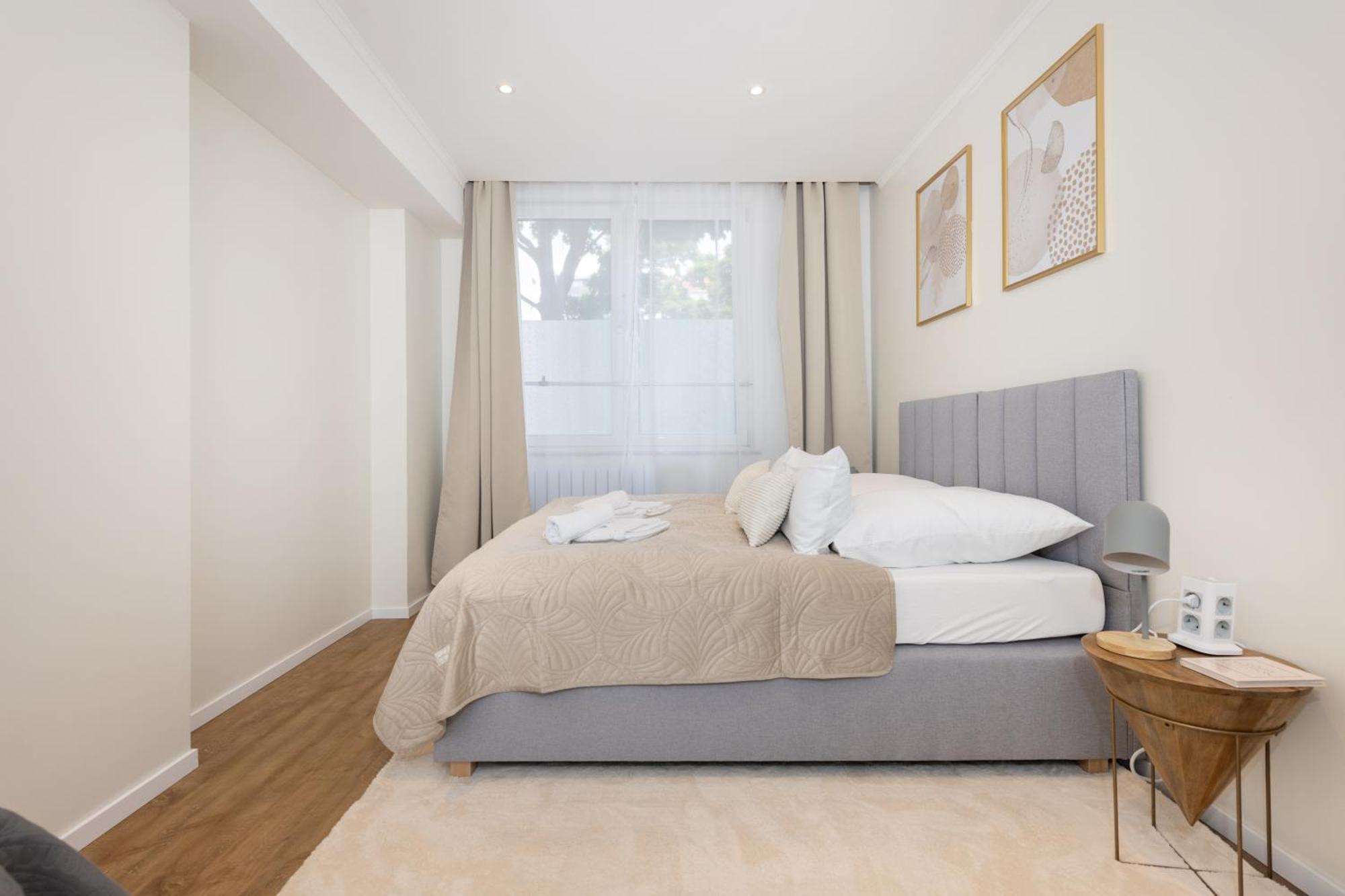 120sqm & 5-room Luxury With 2 Bathrooms Apartment Berlin