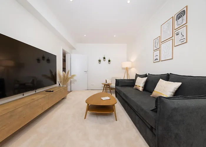 120Sqm & 5-Room Luxury Apartment With 2 Bathrooms