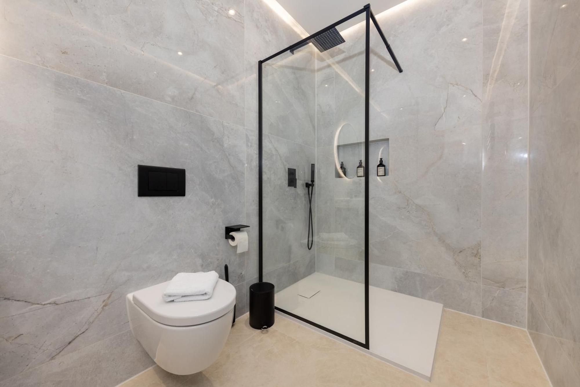 120sqm & 5-room Luxury With 2 Bathrooms Apartment