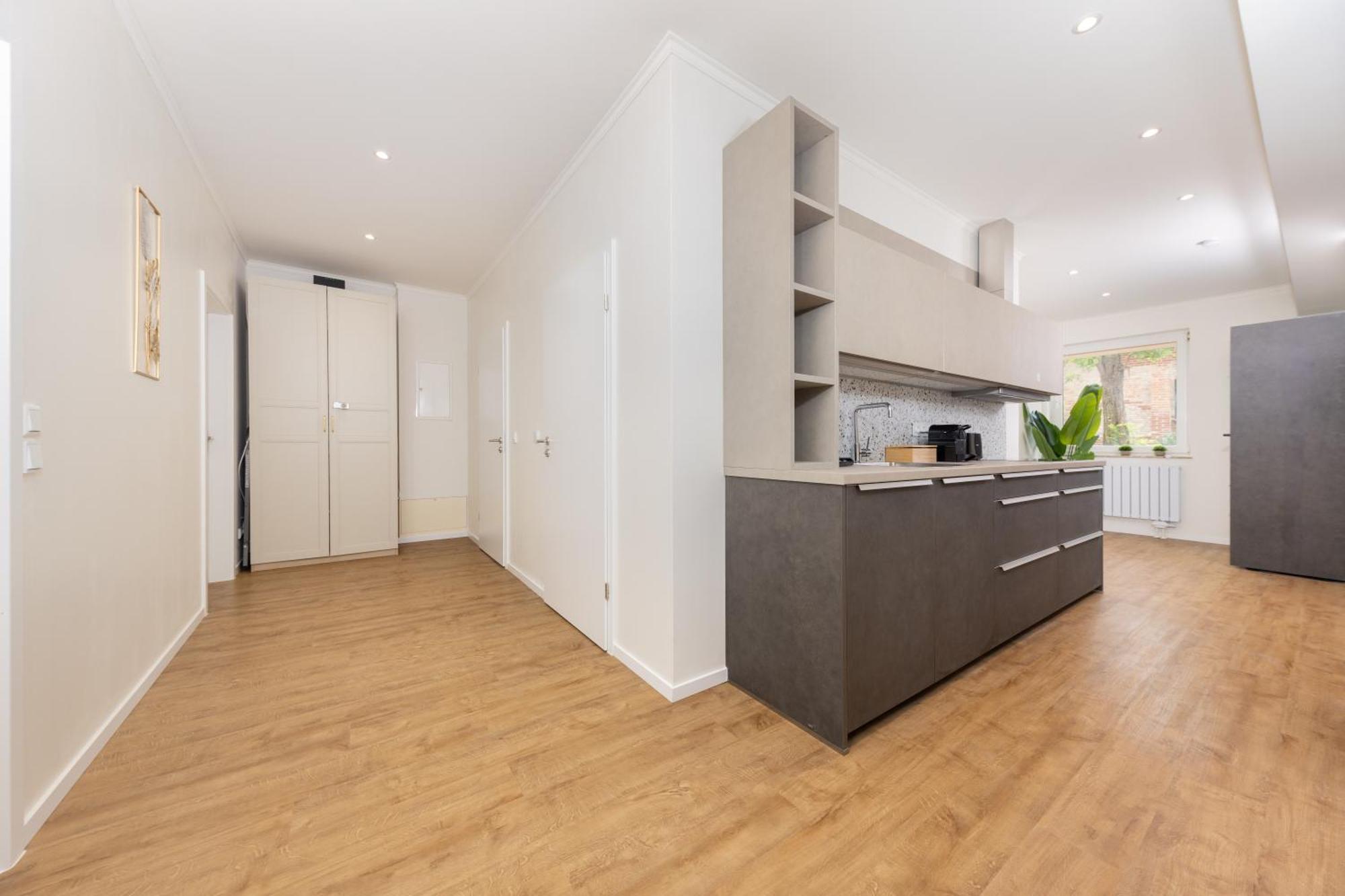 120sqm & 5-room Luxury With 2 Bathrooms