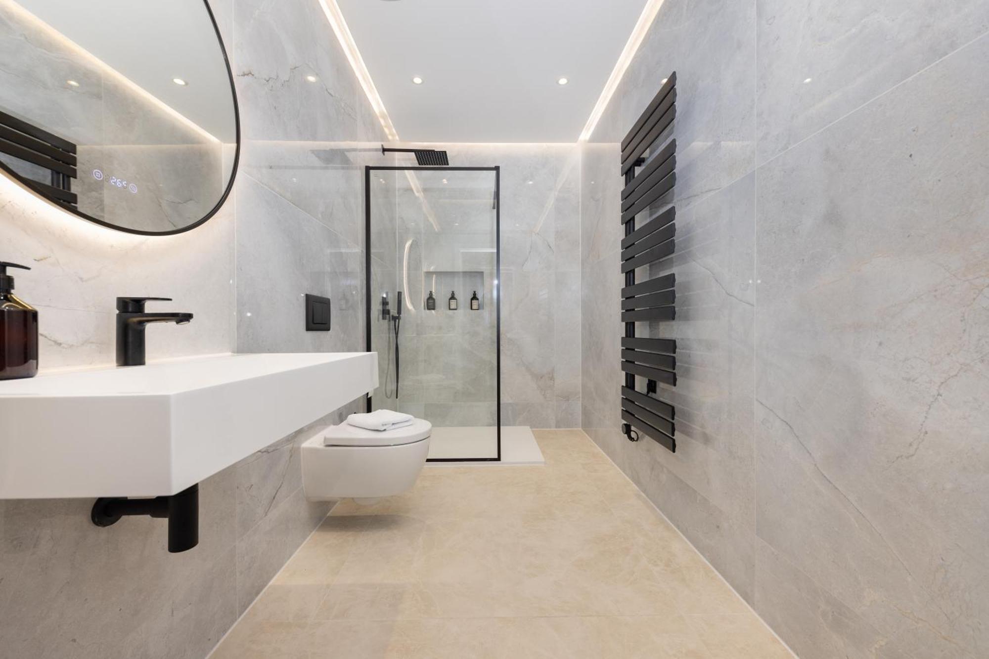 120sqm & 5-room Luxury With 2 Bathrooms